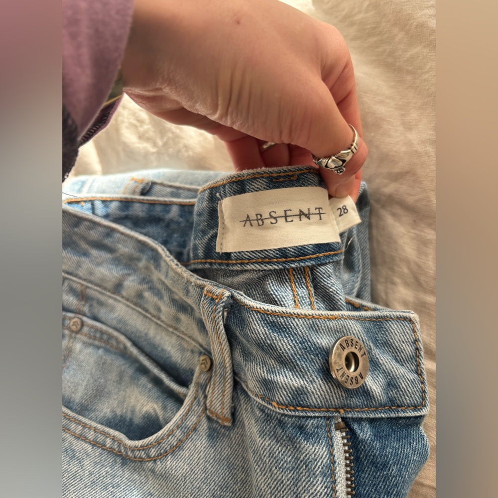 Absent jeans